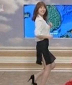 韩国女主播节目现场撕裙 曾屡次透视装出镜 121114