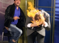 魔术师电视节目表演出意外 遭主持人泼洒燃烧液体